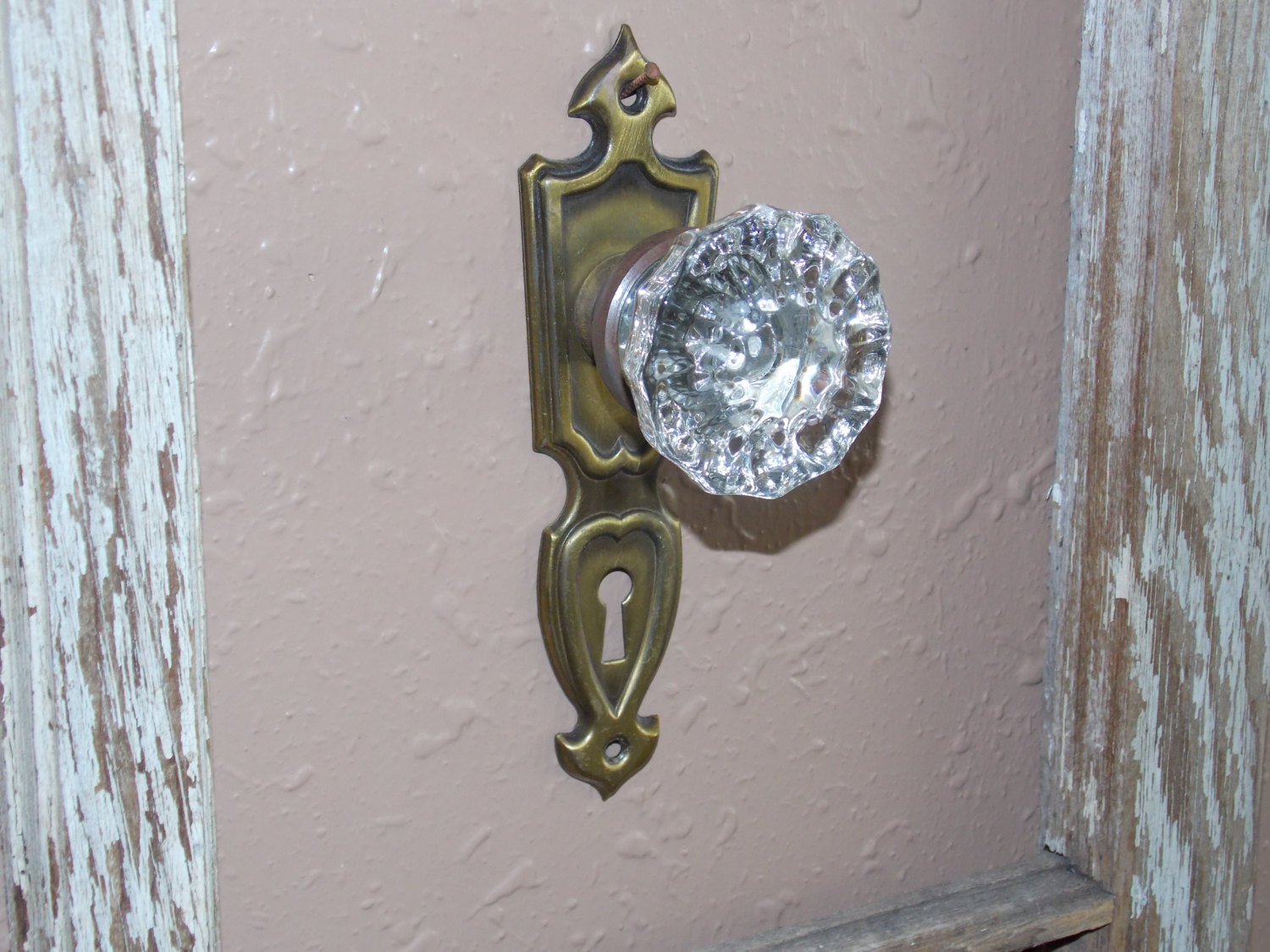 antique door knobs and plates photo - 11