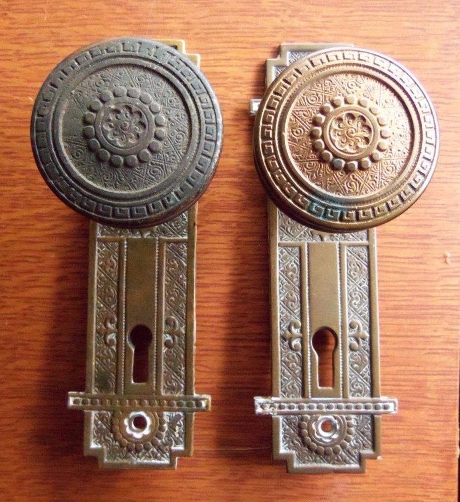 antique door knobs and plates photo - 12