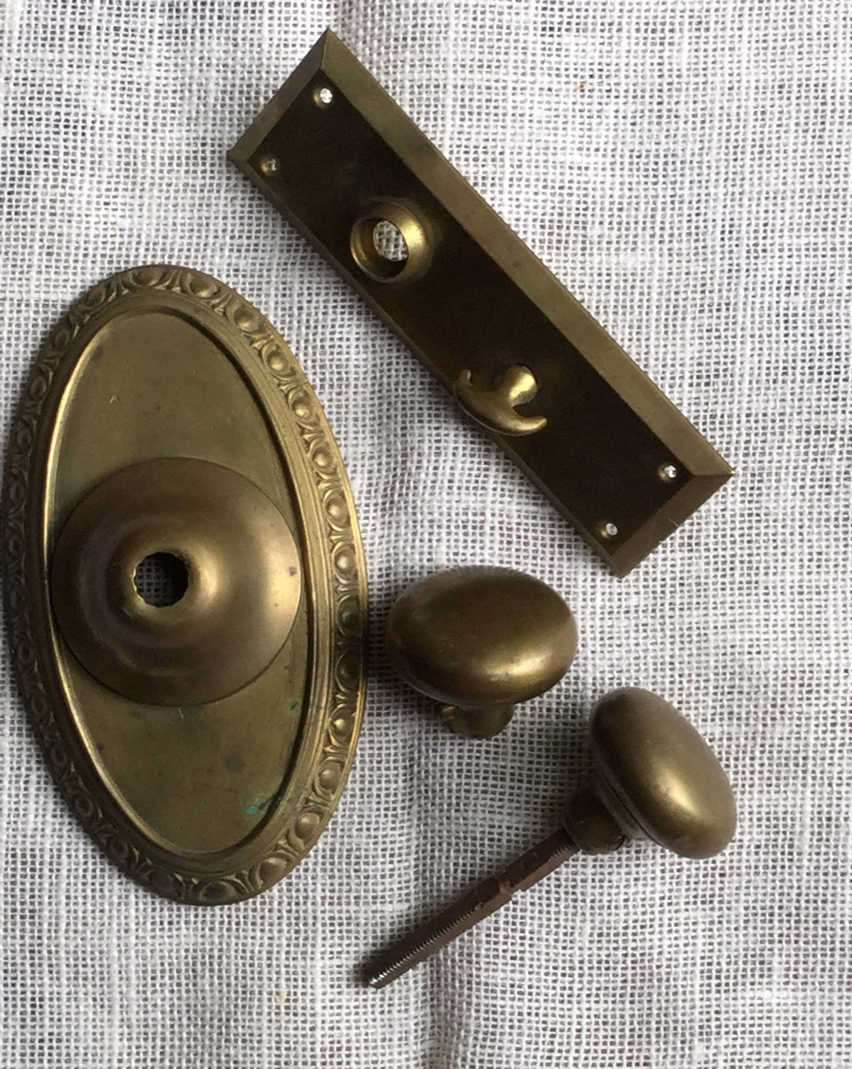antique door knobs and plates photo - 13
