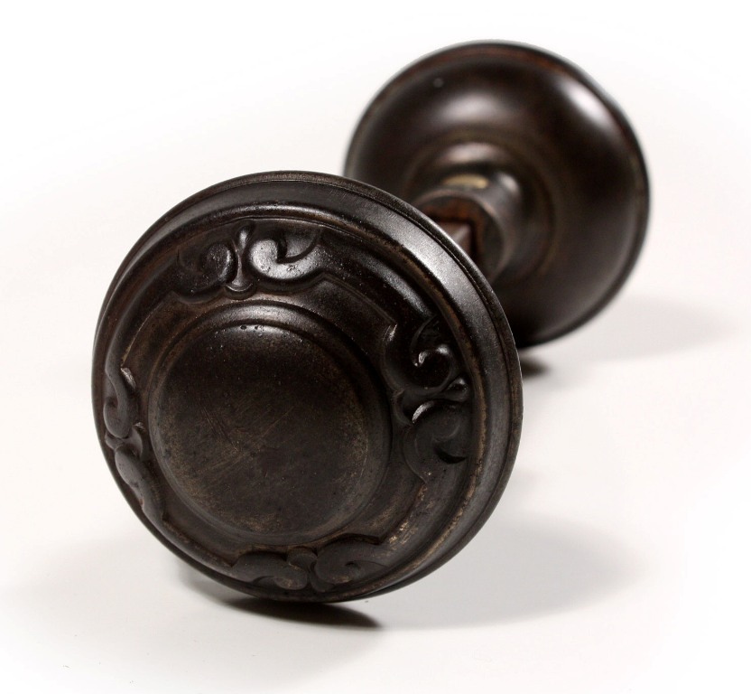 antique door knobs and plates photo - 16