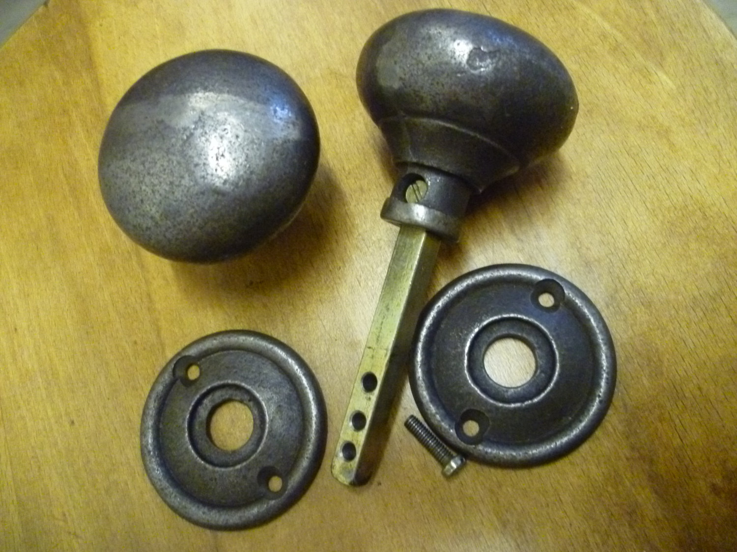 antique looking door knobs photo - 20