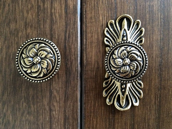 antique style door knobs photo - 13
