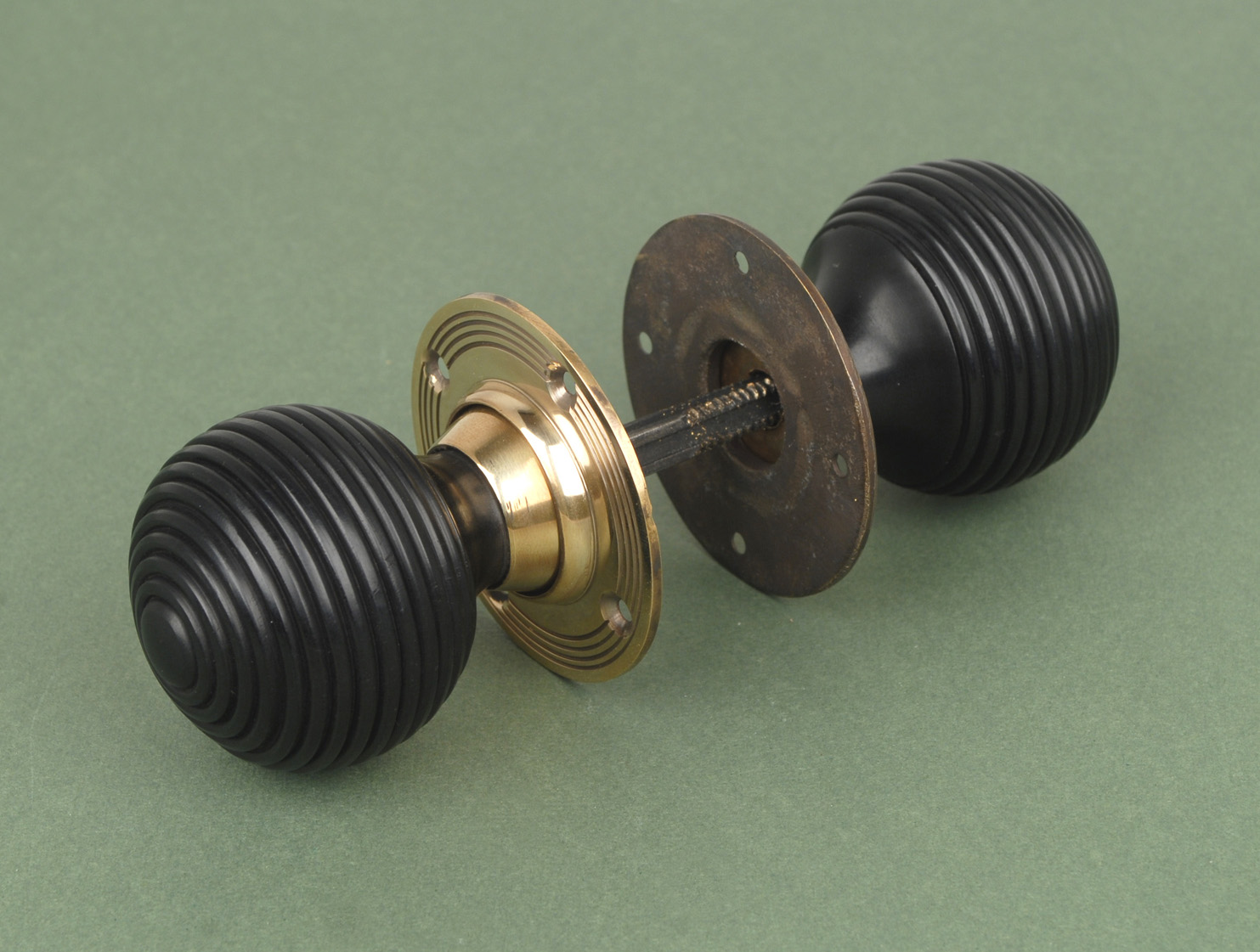 brass door knobs with backplate photo - 1