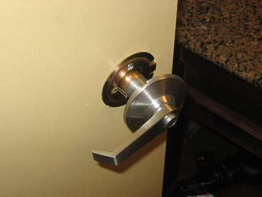 broken door knob photo - 1
