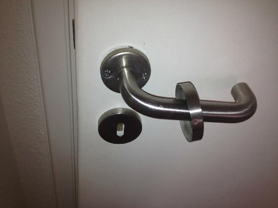 broken door knob photo - 10