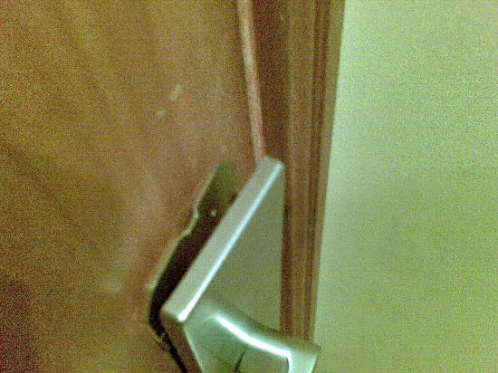 broken door knob photo - 19