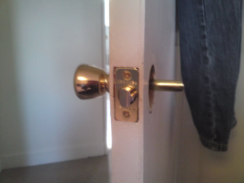 broken door knob photo - 3