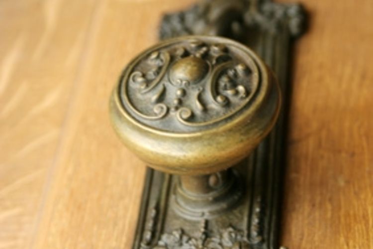 clean brass door knob photo - 6