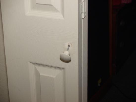 closet door knob photo - 12
