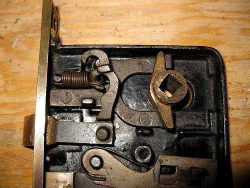 door knob latch problems photo - 12