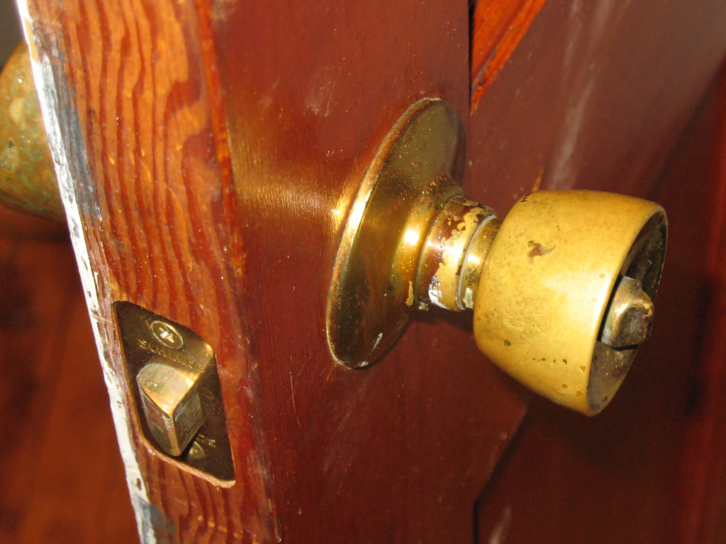 door knob removal photo - 7