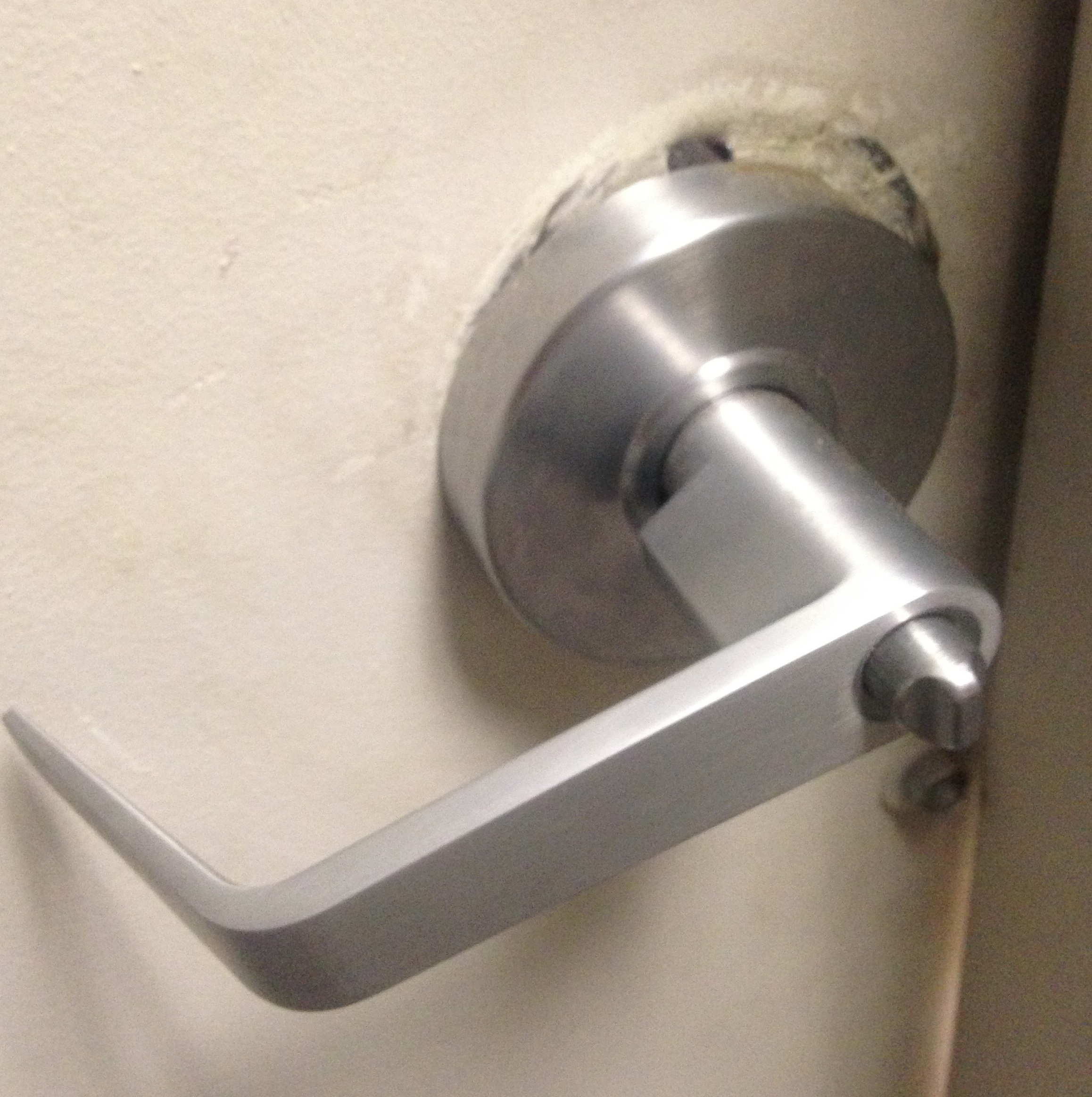 fix broken door knob photo - 11