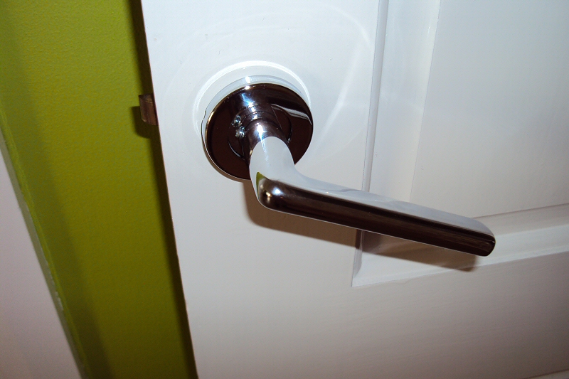 fixing loose door knob photo - 17