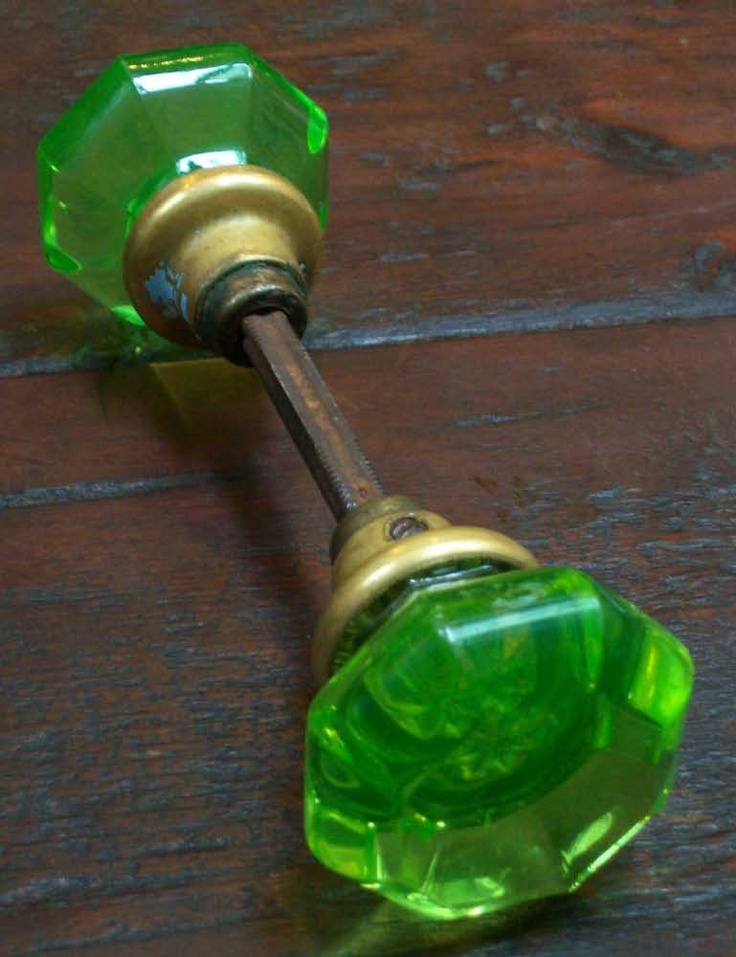 green door knob photo - 17