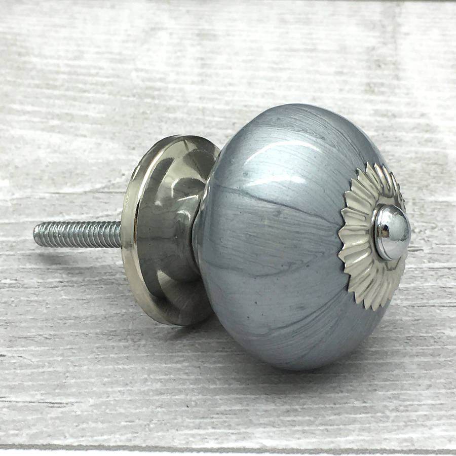 grey door knobs photo - 3