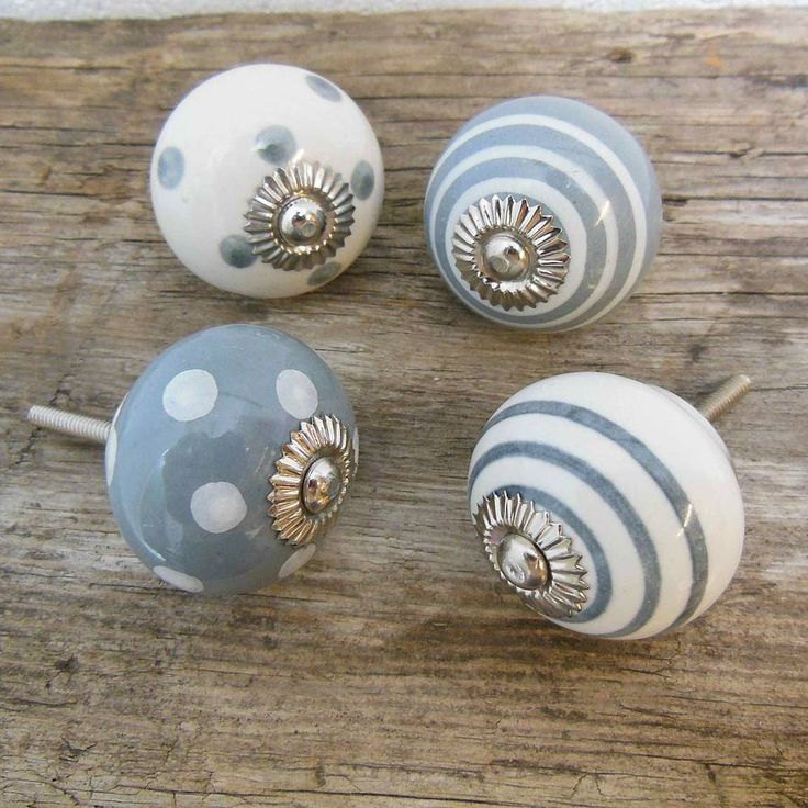 grey door knobs photo - 7