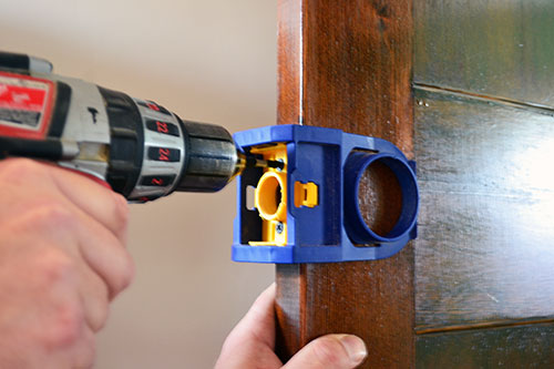 install a door knob photo - 11