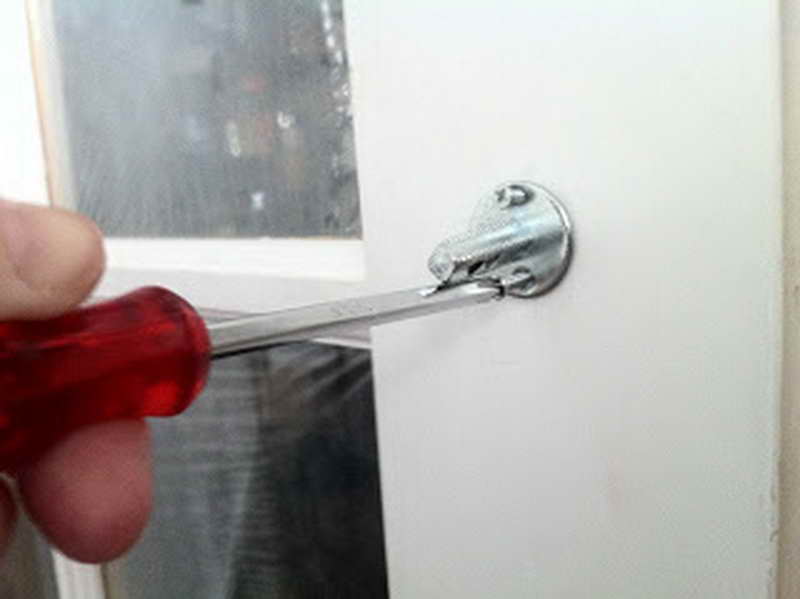 installing a door knob photo - 6