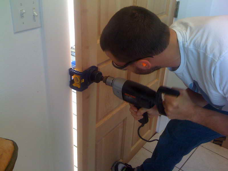 installing door knob photo - 2