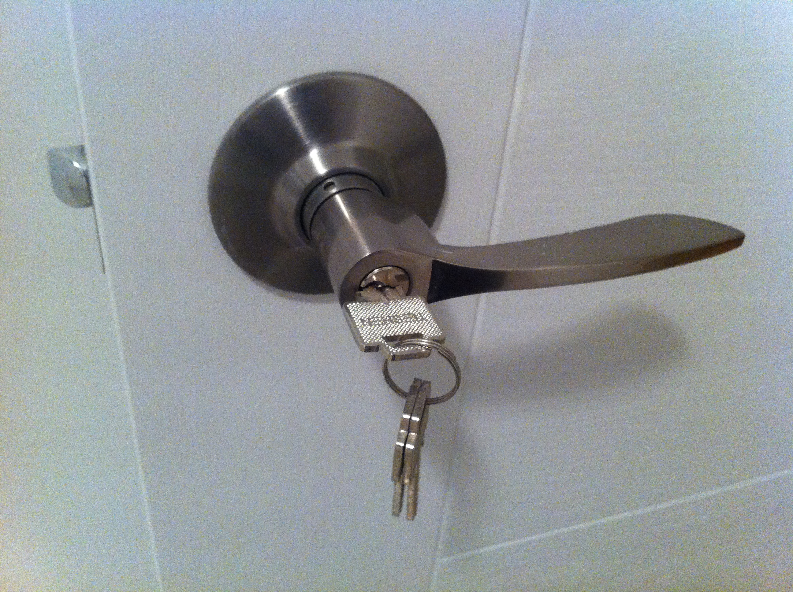key stuck in door knob photo - 18