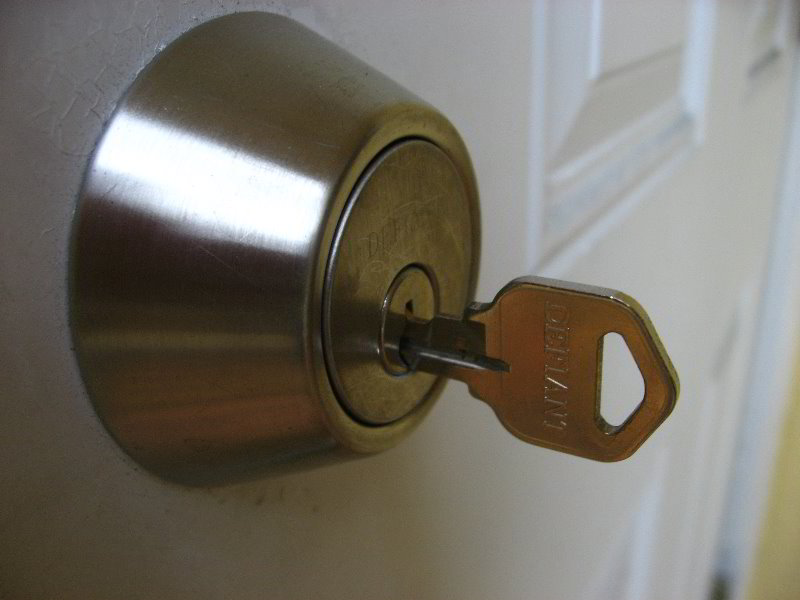key stuck in door knob photo - 5