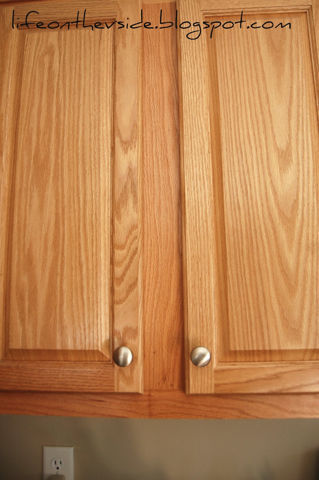 kitchen cabinet door knob placement photo - 4