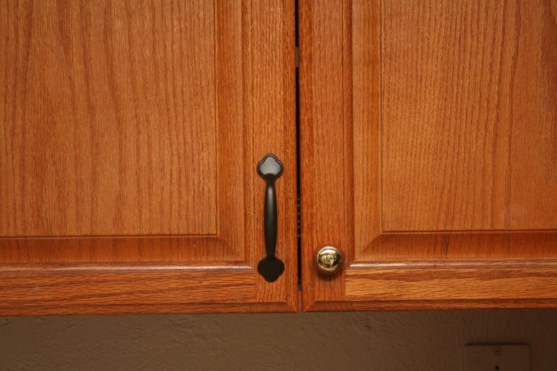 kitchen cabinet door knob placement photo - 5