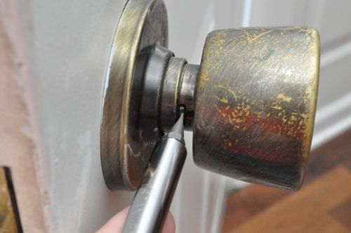 kwikset door knob removal photo - 2
