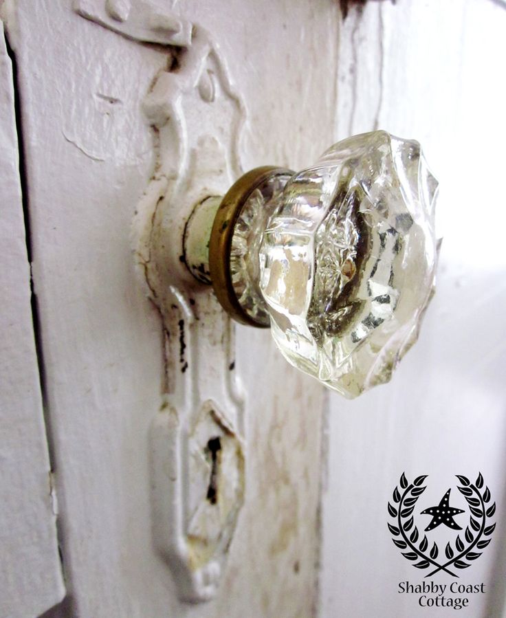 old fashioned door knob photo - 14