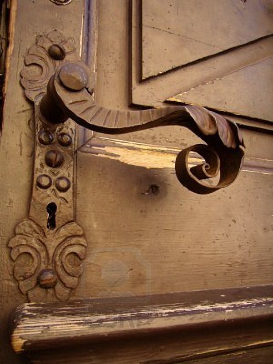 old fashioned door knob photo - 8