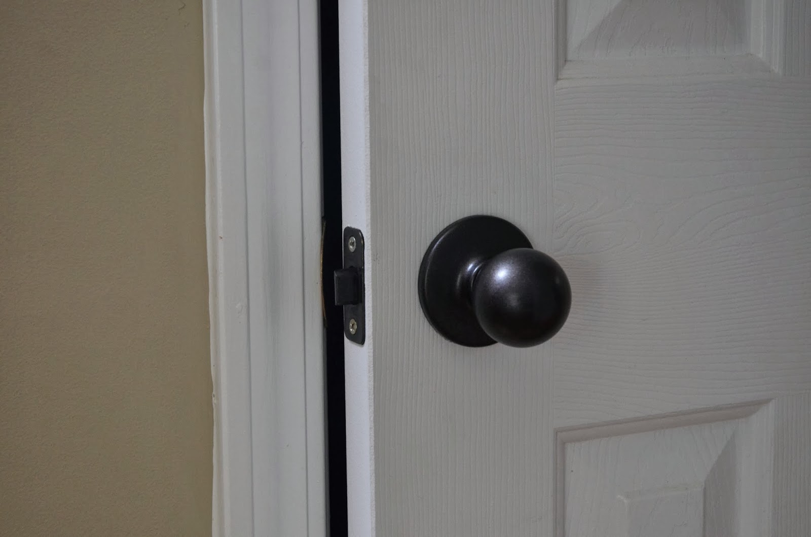 painting door knobs photo - 10