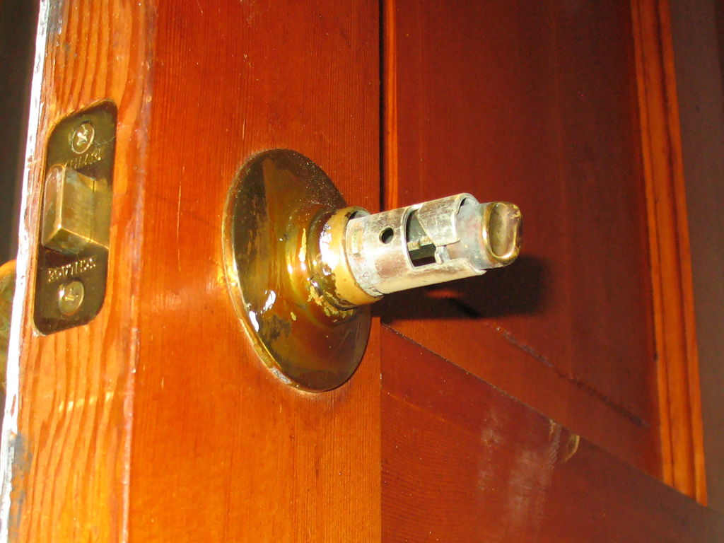 remove exterior door knob photo - 4