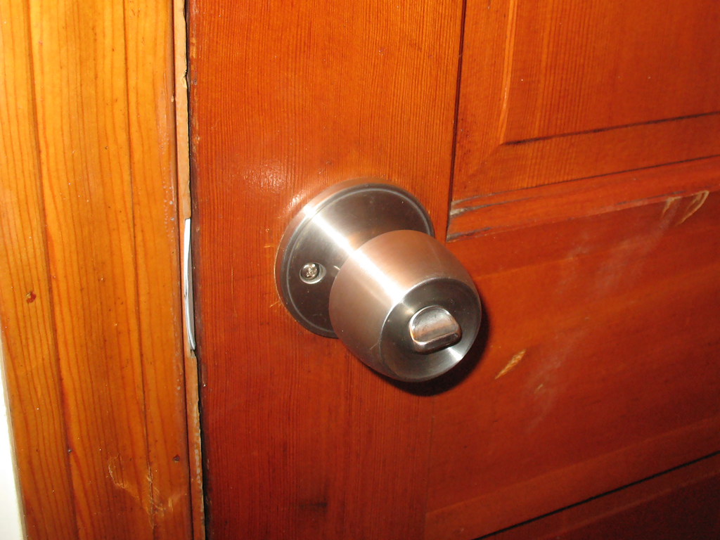 remove exterior door knob photo - 8