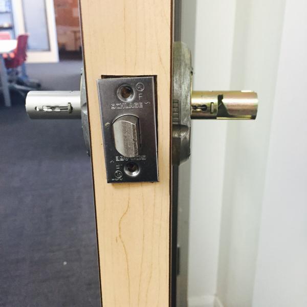 remove schlage door knob photo - 4