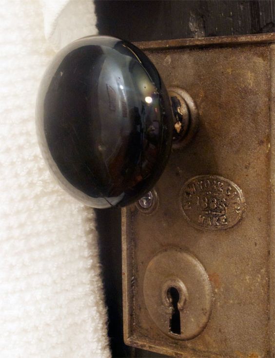 removing door knob photo - 13