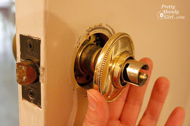 removing door knob photo - 15