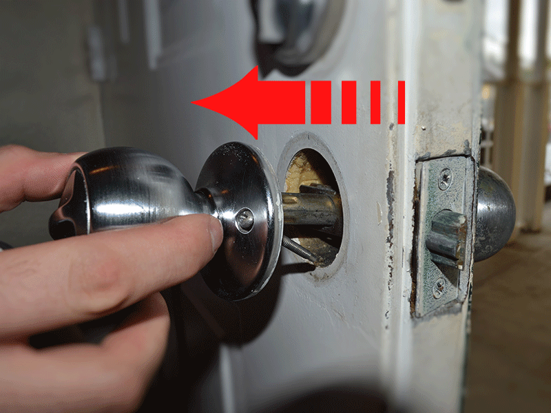 removing old door knob photo - 7