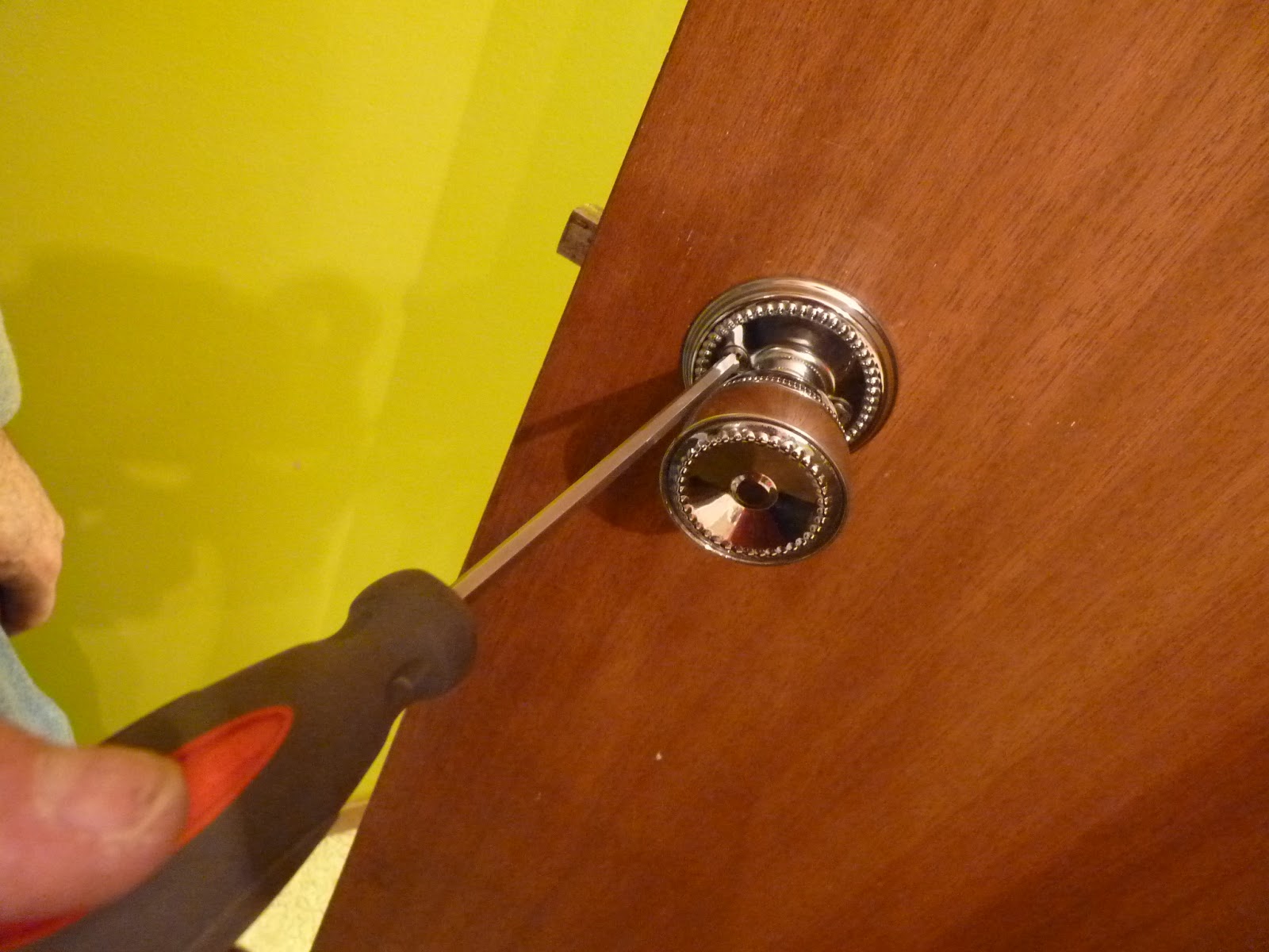 removing old door knobs photo - 12