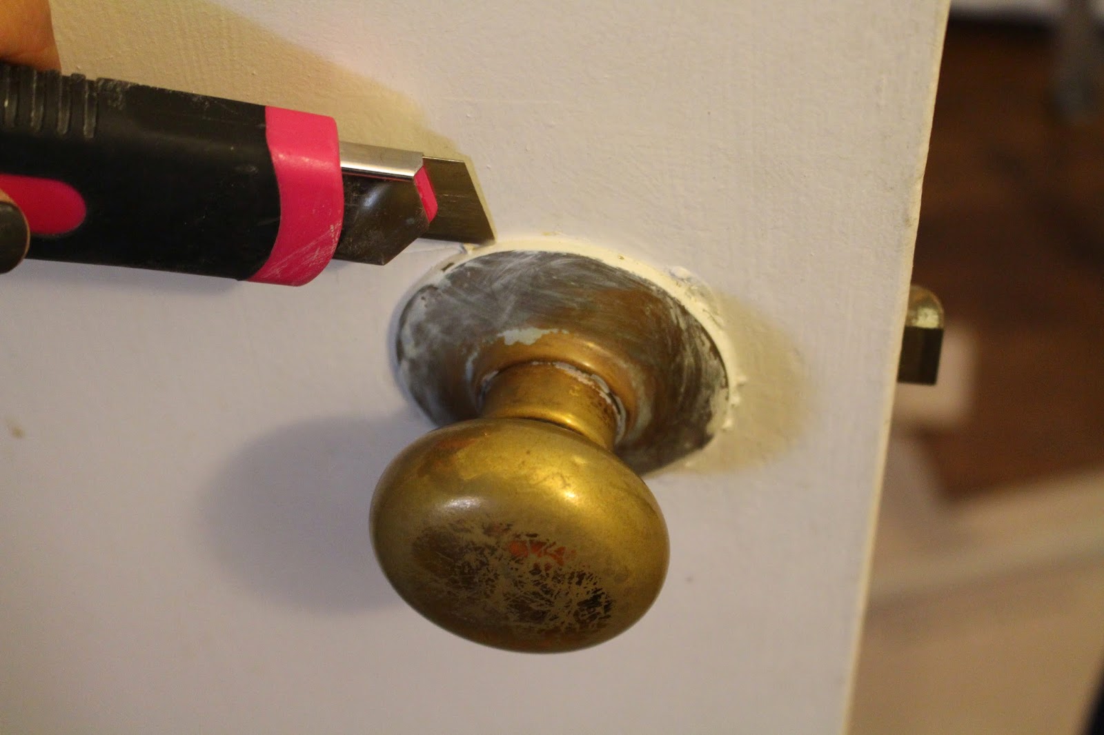 removing old door knobs photo - 16