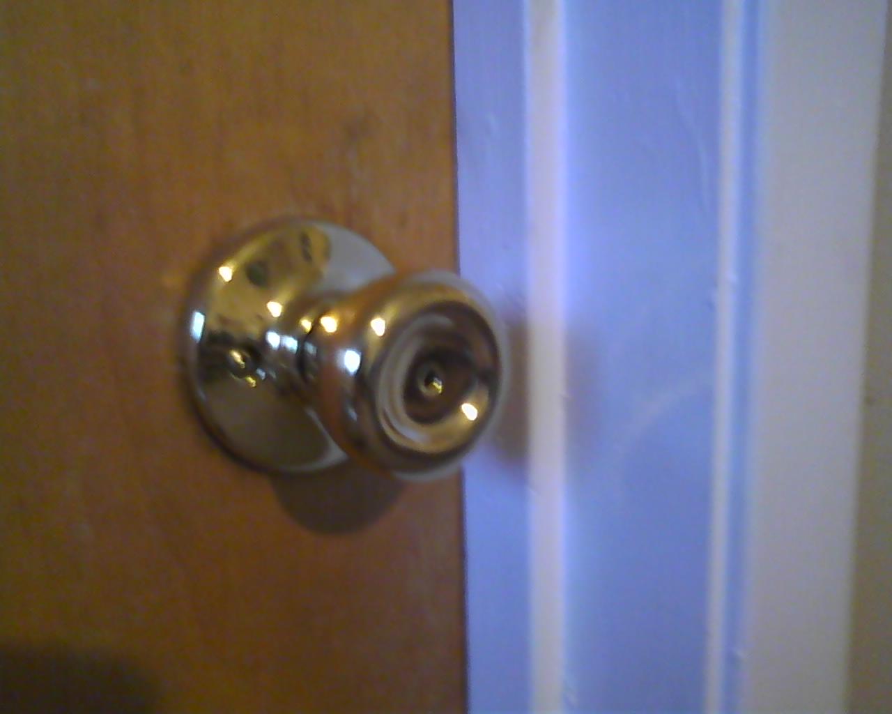 removing old door knobs photo - 19