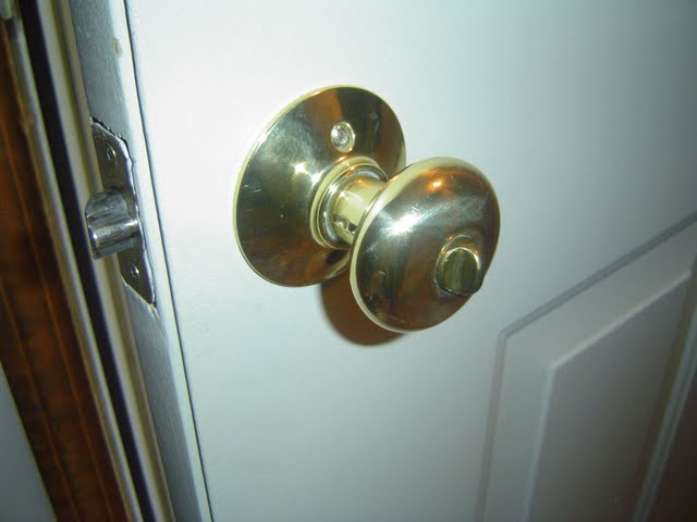 replacing door knob photo - 7