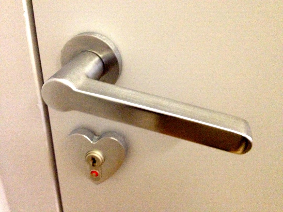 unlock door knob without key photo - 10