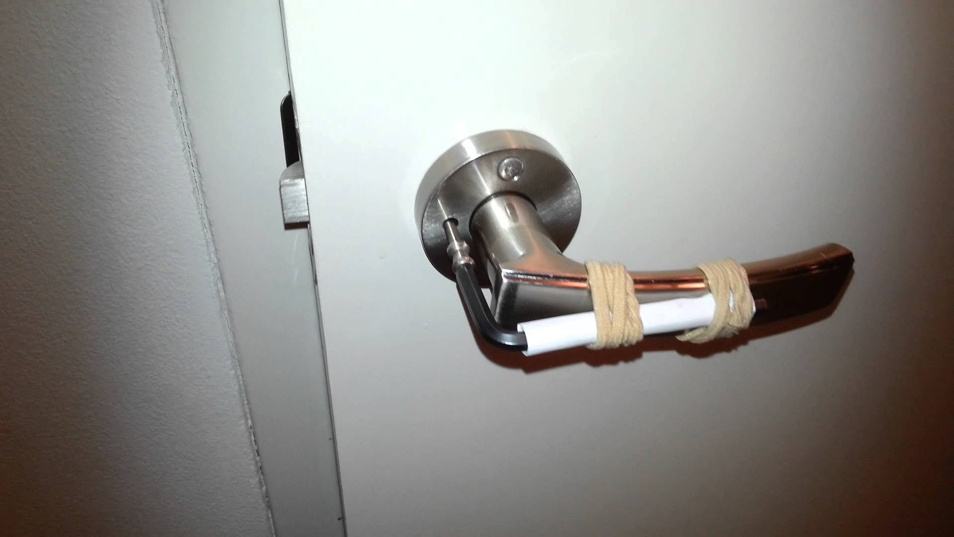 unlock door knob without key photo - 13