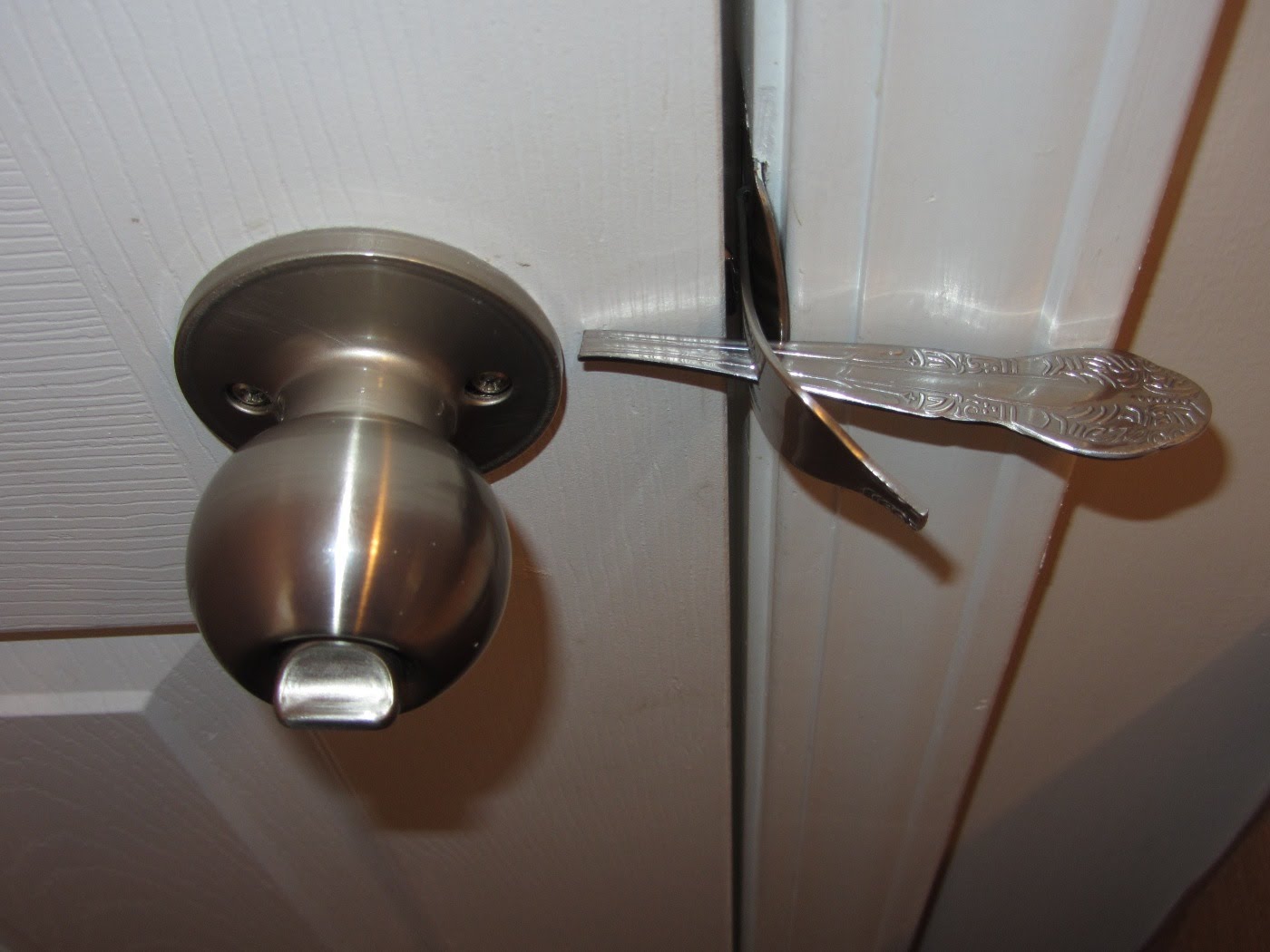 unlock door knob without key photo - 14