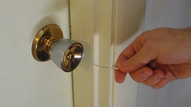 unlock door knob without key photo - 15