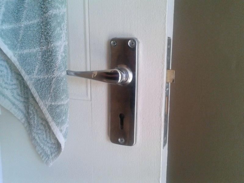 unlock door knob without key photo - 3