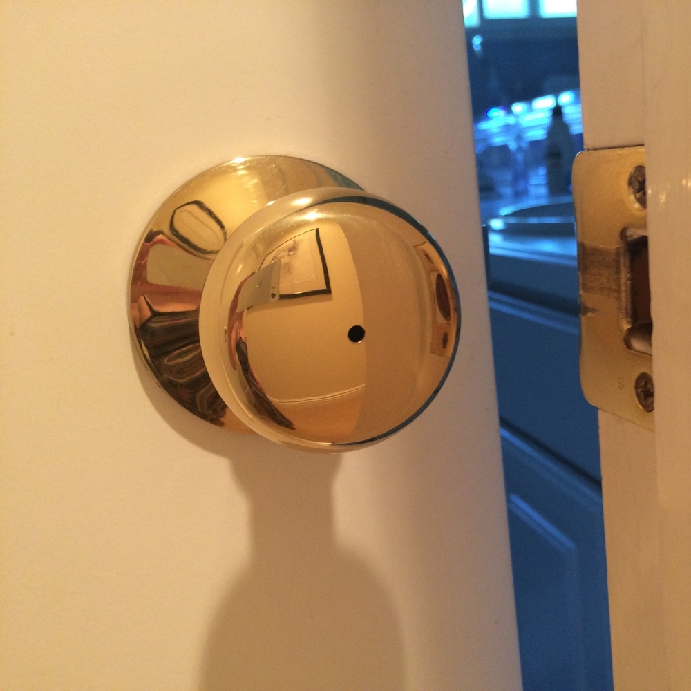 unlocking door knob with hole photo - 1