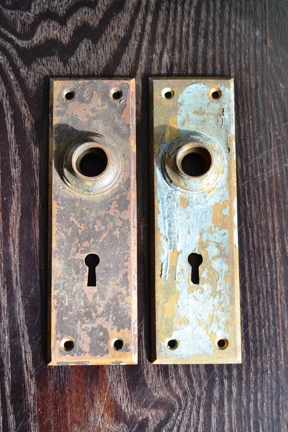 vintage door knobs and plates photo - 13