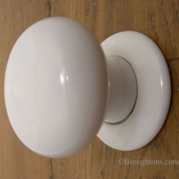 white porcelain door knobs photo - 1